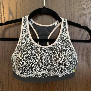 Nike Sports Bras (Medium Support) Size Small